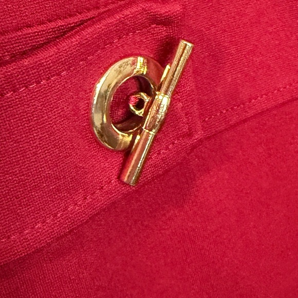 Chico’s Red 3/4 Sleeve Stretch Knit Top Scoop Neck Buckle Waist Size 3 - Picture 3 of 4